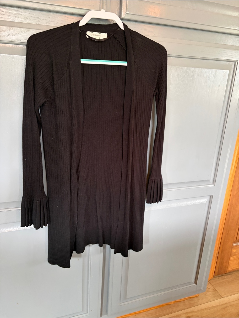 Long Black Ribbed Open-Front Cardigan with Pleated Cuffs